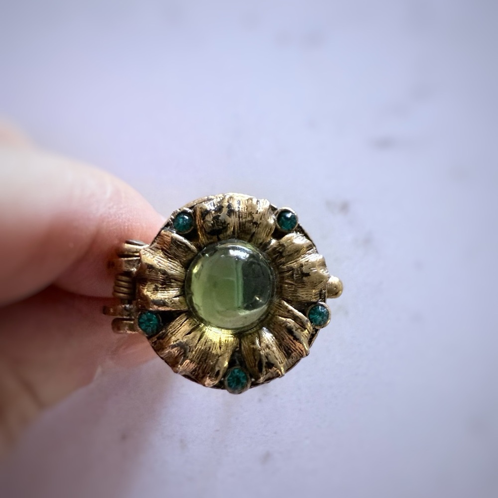 Gold and Green Poison Ring